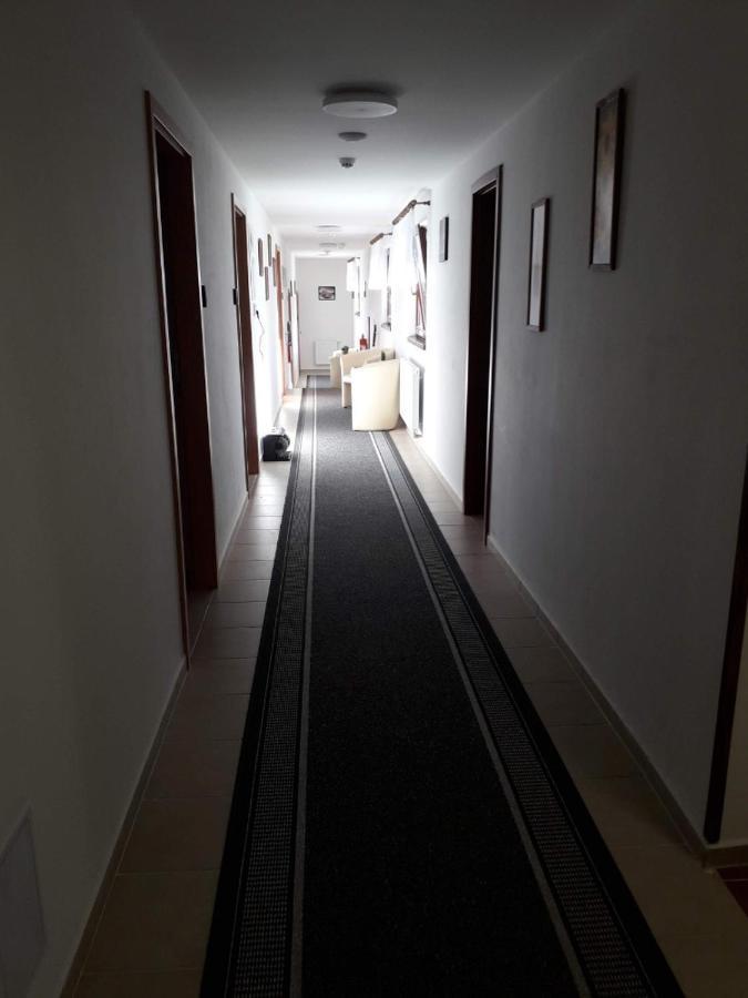 Penzion Na Hrazi Poděbrady Esterno foto