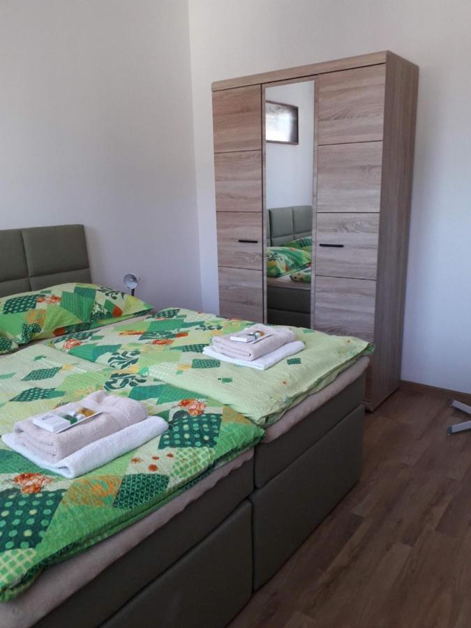 Penzion Na Hrazi Poděbrady Esterno foto