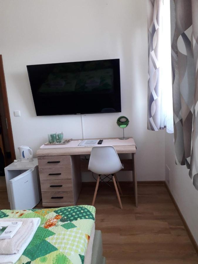 Penzion Na Hrazi Poděbrady Esterno foto