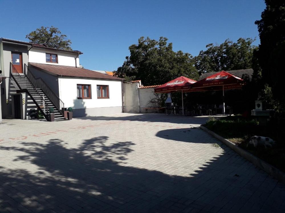Penzion Na Hrazi Poděbrady Esterno foto